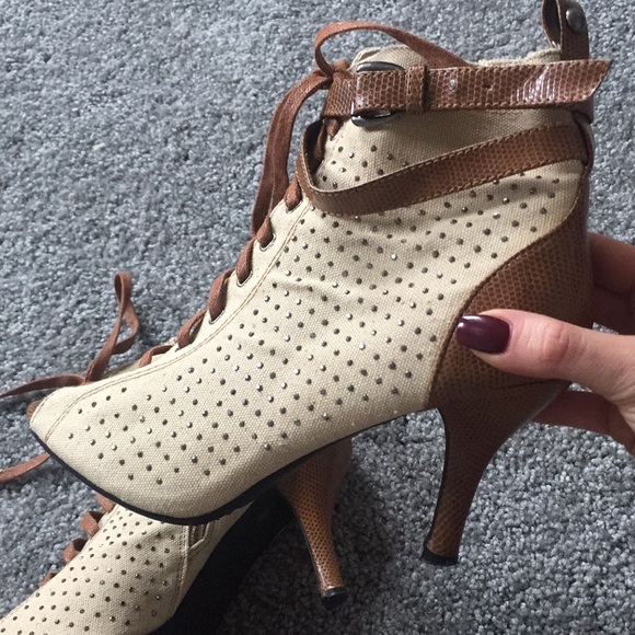 Shoes - Picture 4 of 4